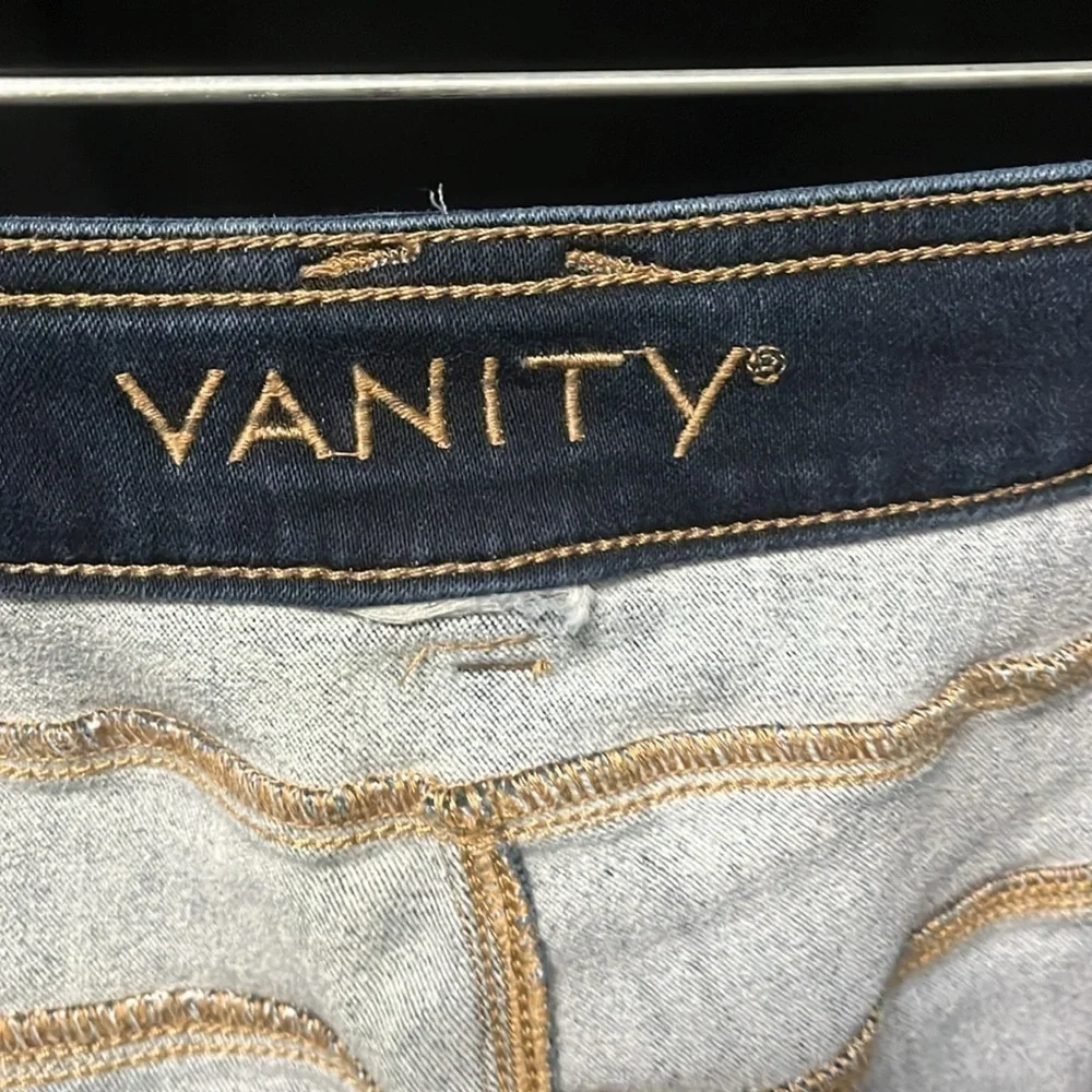 Vanity- curvy cuffed Capri jeans - Picture 7 of 11